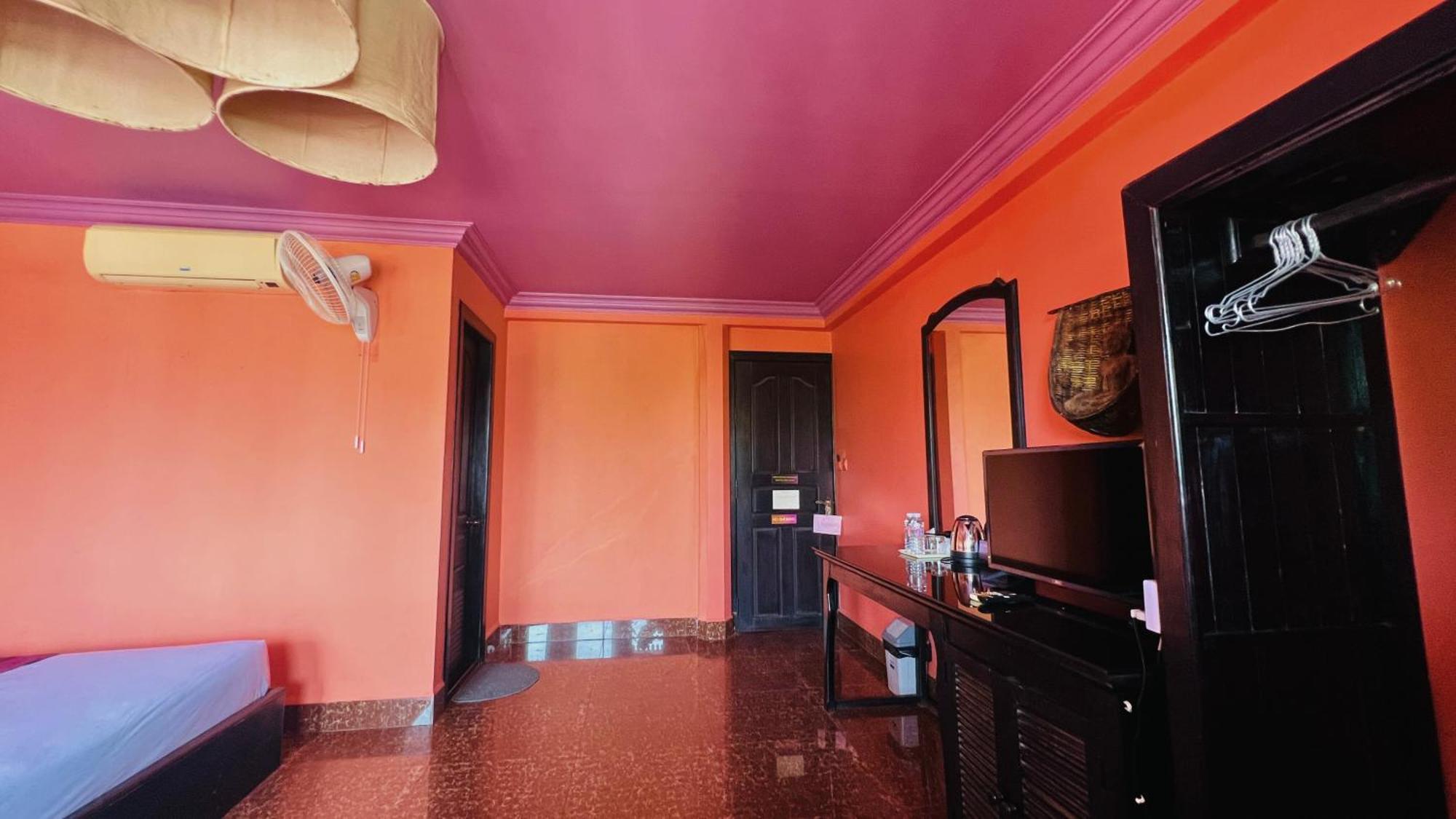Hotel Golden Butterfly 3*