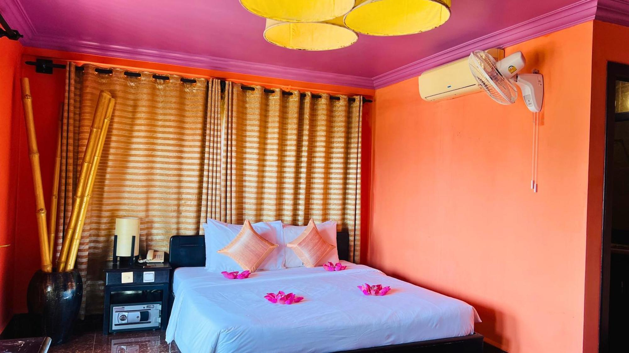 Hotel Golden Butterfly 3*